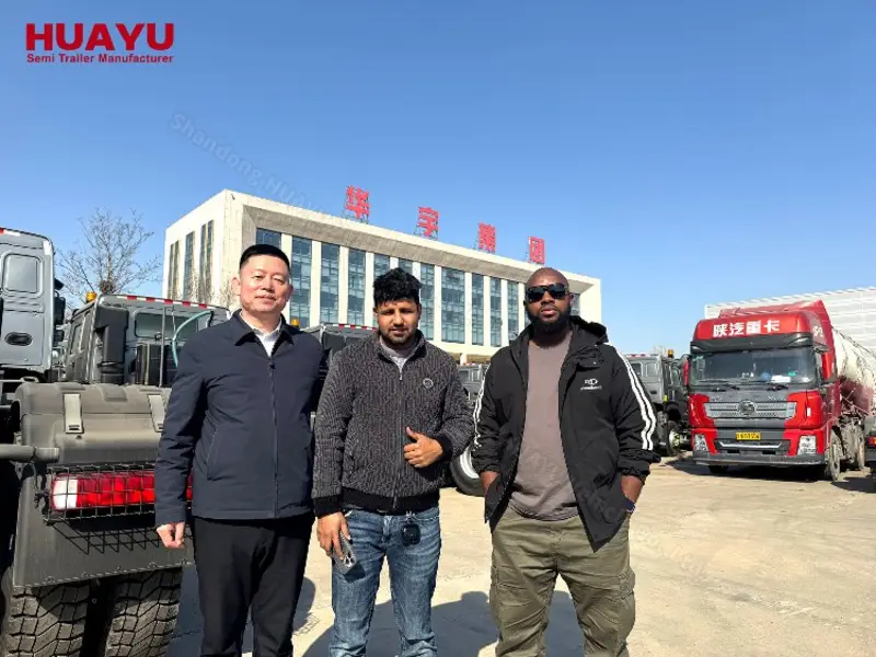 Clients camerounais en visite à l'usine HUAYU
