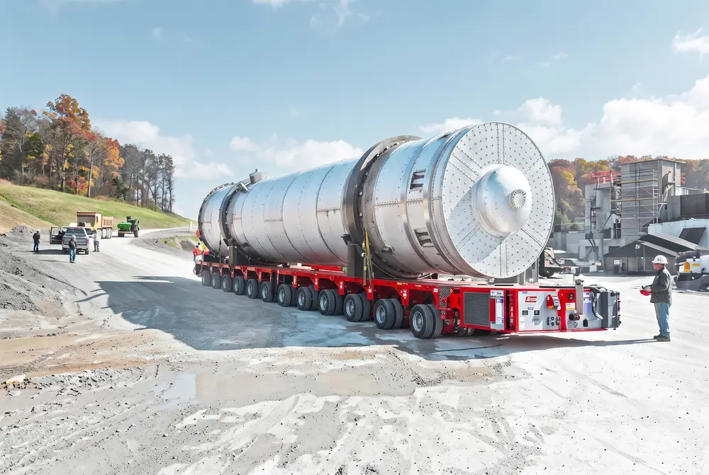 SPMT carrying an industrial pressure vessel