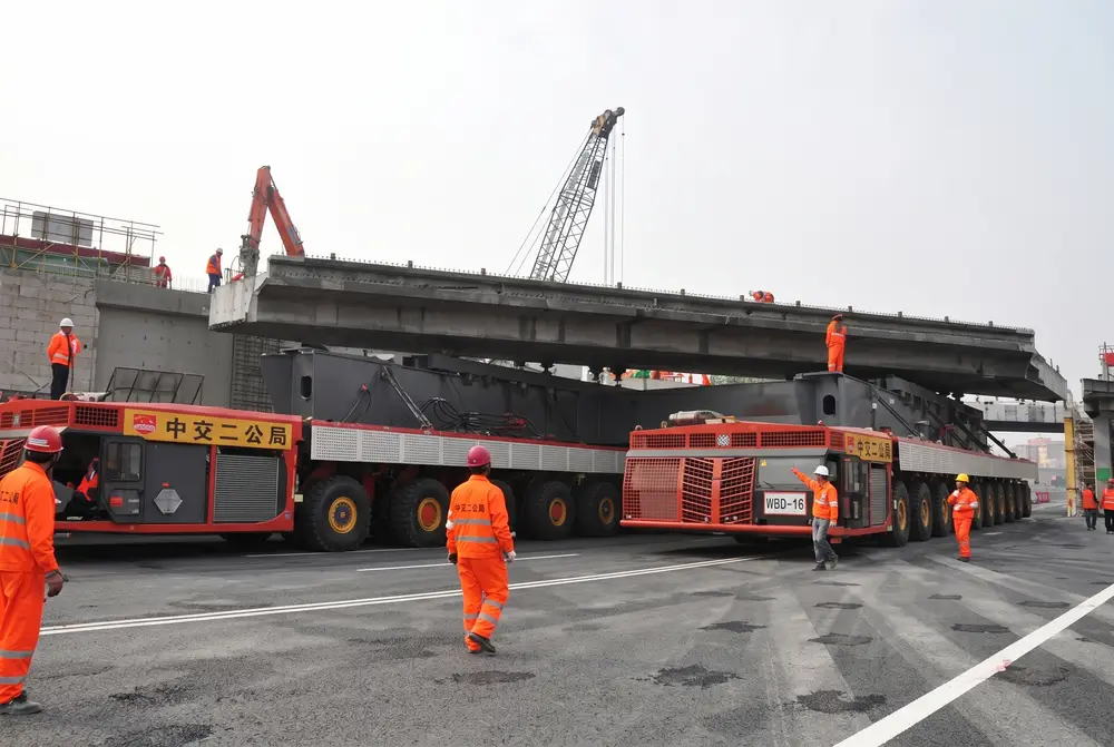 SPMTs moving a prefabricated bridge section
