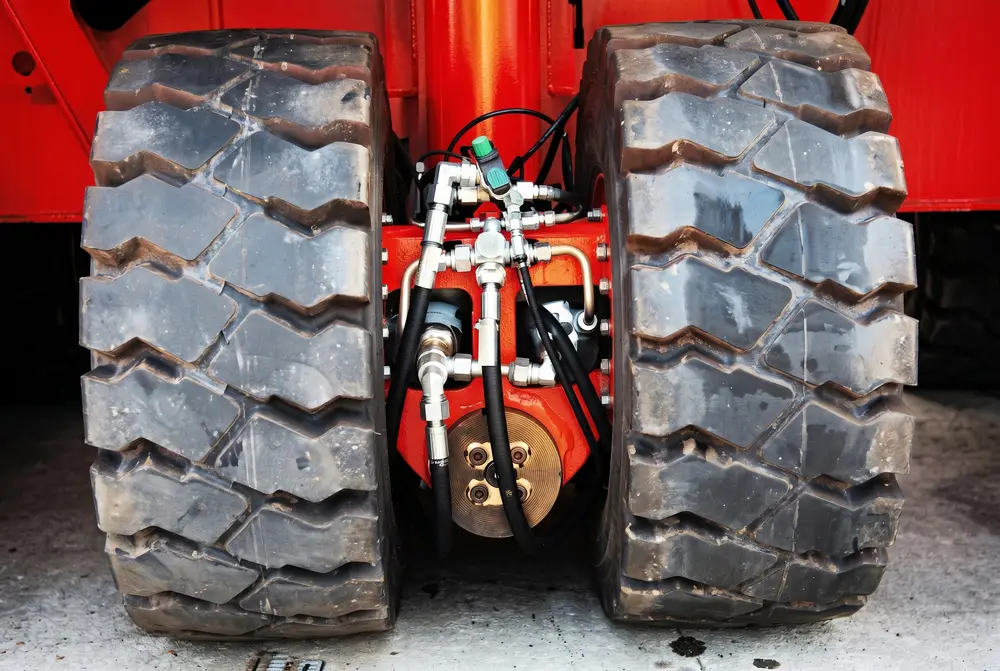 SPMT pendulum axle with hydraulic steering
