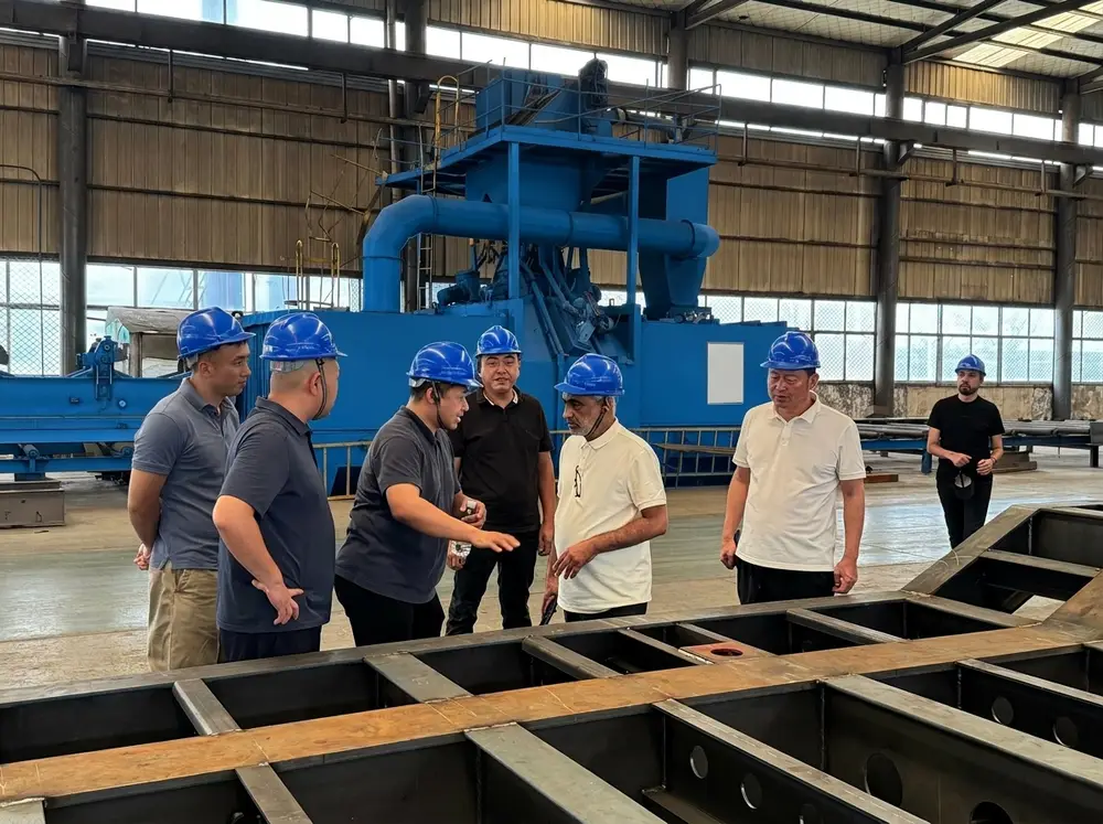 Middle Eastern Customers Visit HUAYU Semi-Trailer Manufacturing Factory