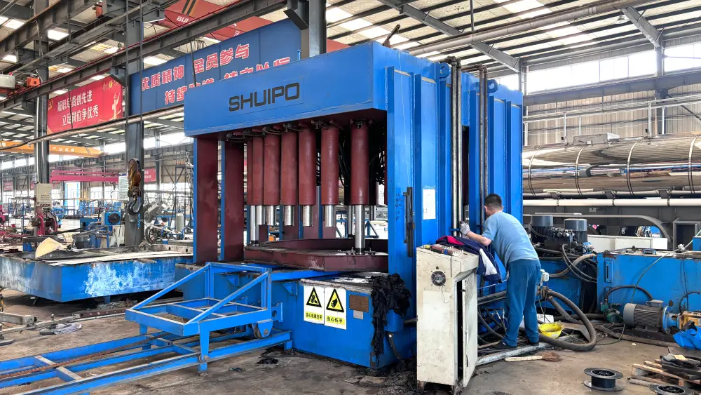 SHUIPO hydraulic press forming tank end-cap for fuel tanker