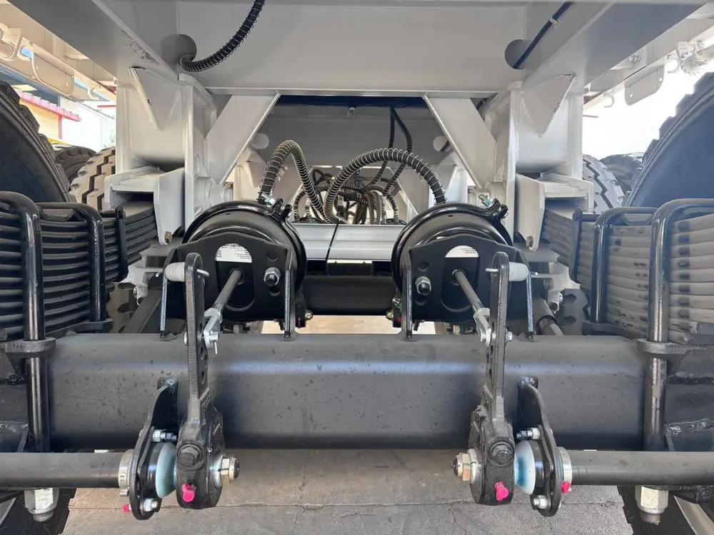 Fence semi trailer with high-cushioning leaf springs
