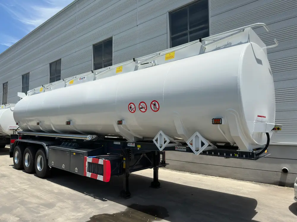 The railed top walkway of this 4 compartment fuel tanker semi trailer runs above all four numbered 10,000L bays.