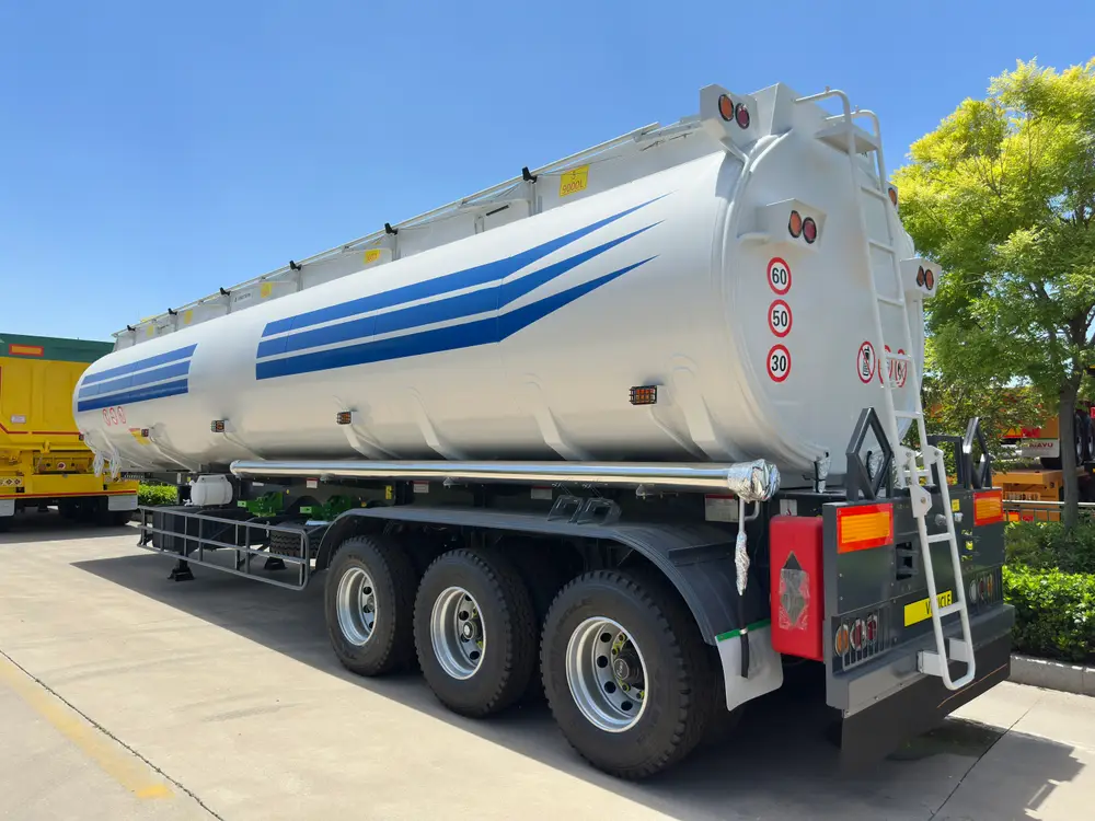 3 Axle 45000L Carbon Steel Fuel Tanker Semi Trailer