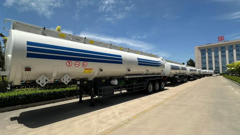3 Axle 45000L Carbon Steel Fuel Tanker Semi Trailer