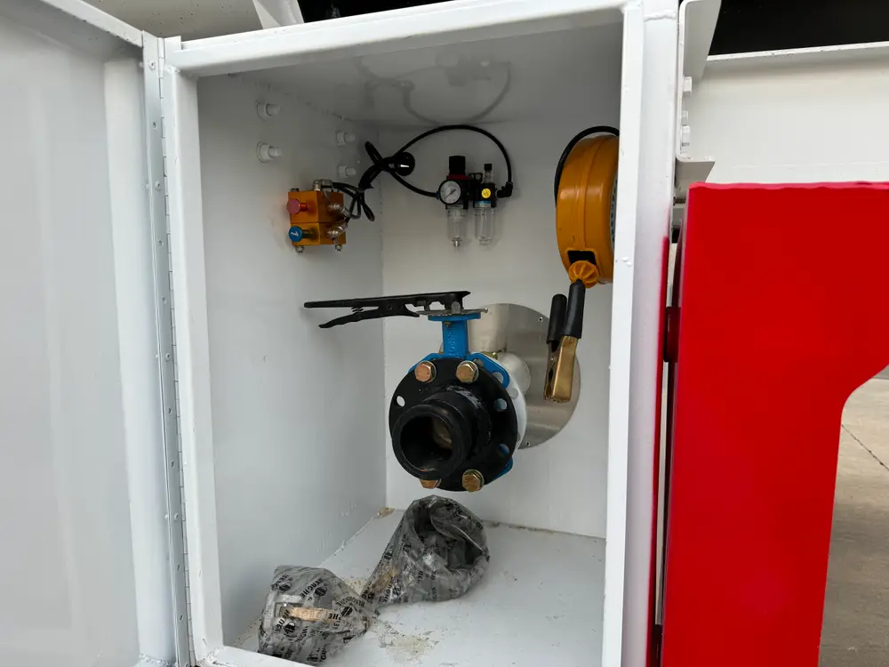 Rear DN150 Flanged Discharge Outlet with Pneumatic Butterfly Valve