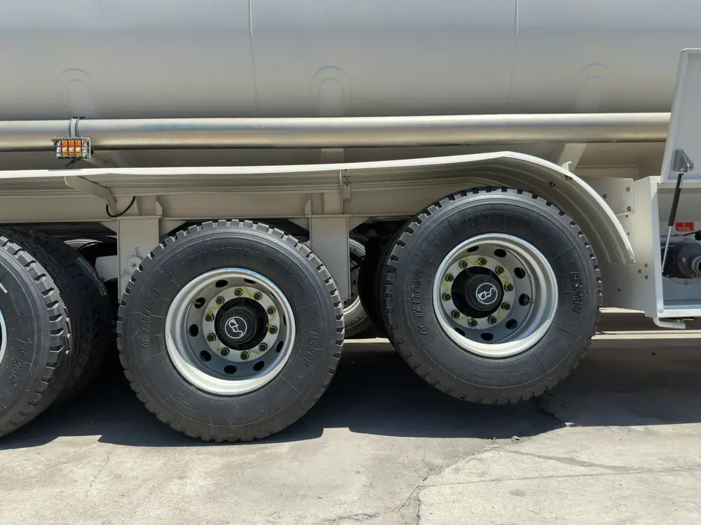 Two of the four 13T axles ride on 12R22.5 TANWONG tires, with yellow torque-check paint on the wheel nuts.