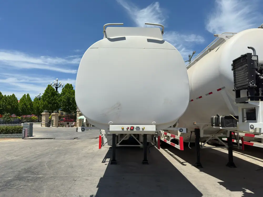 The front dished end of the carbon steel tank closes the 13,500 liter bay above the kingpin area.