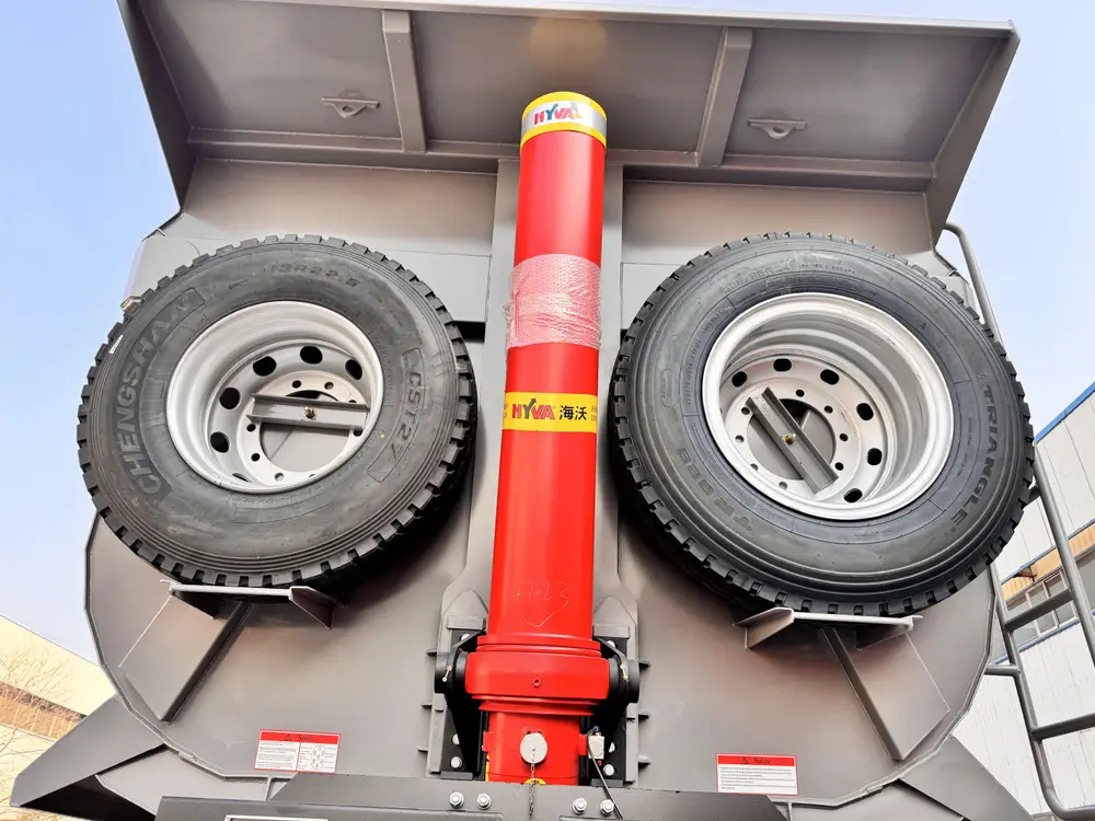 Spare tire mounts and HYVA cylinder rear view