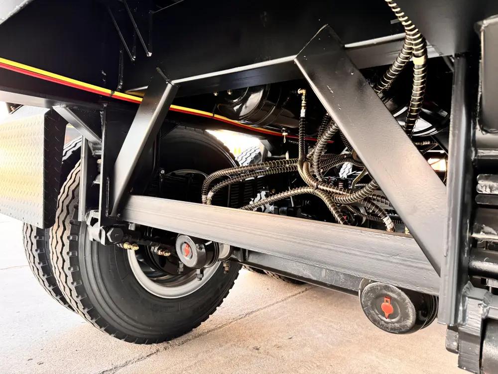 Double-speed JOST landing gear under chassis