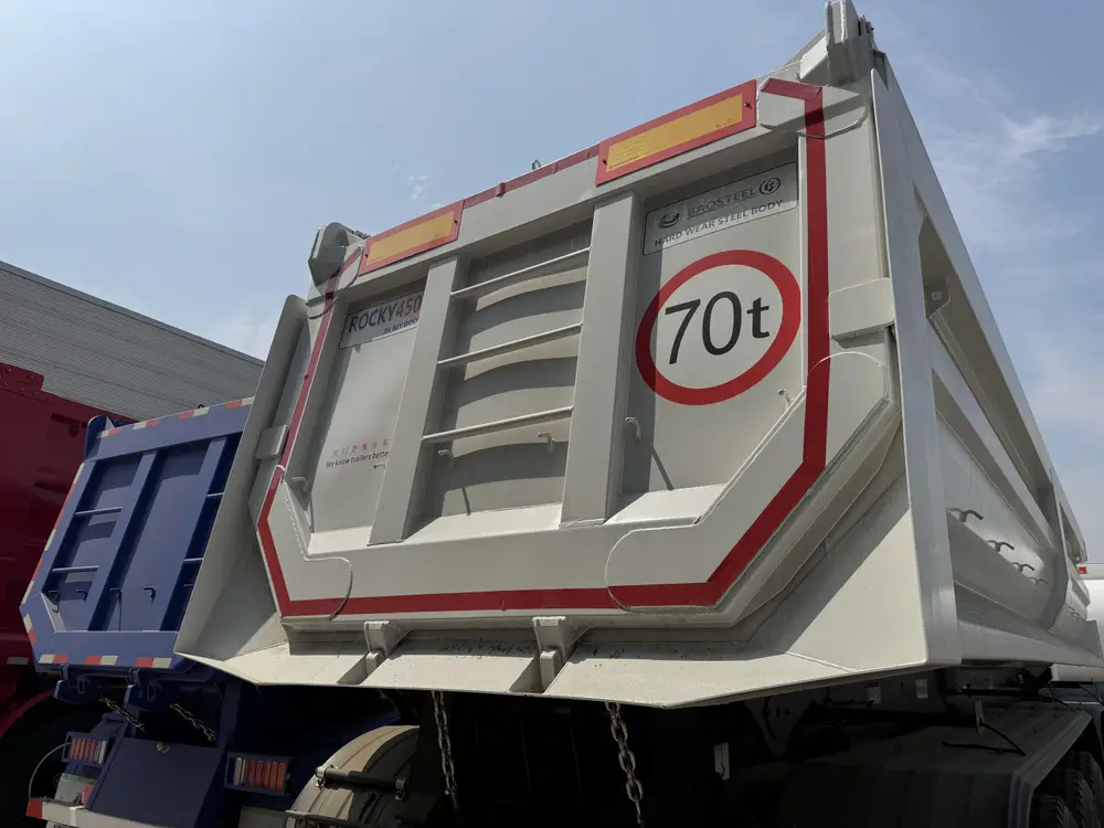 Rear tailgate with BAOSTEEL ROCKY 450 and 70t decals