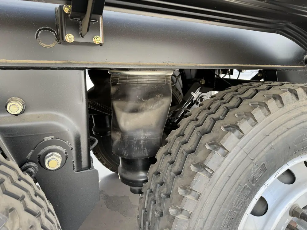 Air suspension bag on lift axle with trailing arm